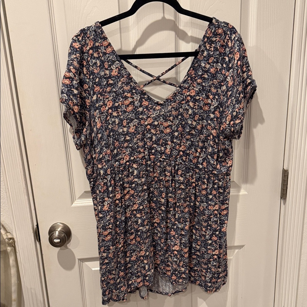 🌸buy 2 get 1 free torrid Navy Floral V‑Neck Babydoll Tunic with Crisscross Back